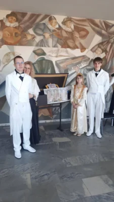 Šokančios rankos (2)